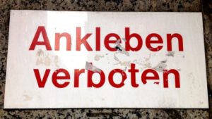 Schild: Ankleben verboten